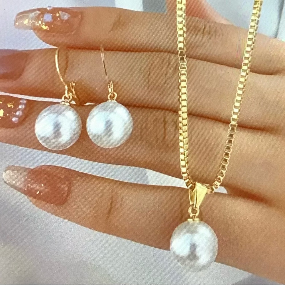 Pearl Pendant and Earrings Set